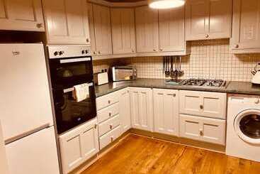 اقامتگاه Beautiful 3 Bed House In Londonderry