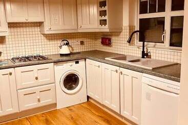 اقامتگاه Beautiful 3 Bed House In Londonderry