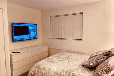 اقامتگاه Beautiful 3 Bed House In Londonderry