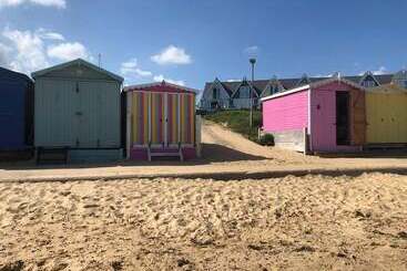 إقامة Beautiful 4 Bed House In Walton On The Naze