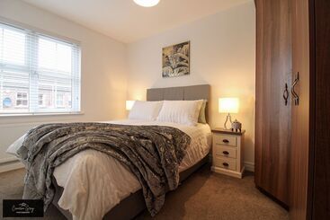 اقامتگاه Modern Home In Belfast, Office, Parking, Wifi