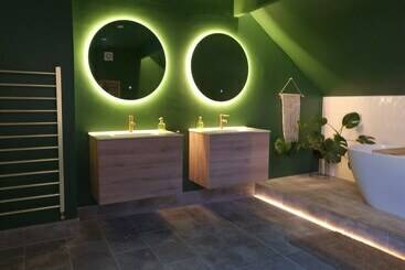 اقامتگاه Remarkable 4 Bed House In Sheffield