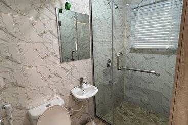 Thapunchline Apartments & Hotels