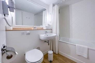 هتل Kyriad Cannes   Mandelieu