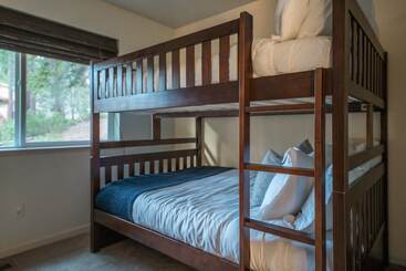 Alpine Bay By Avantstay 5mins To Diamond Peak Skiing W/ Expansive Deck