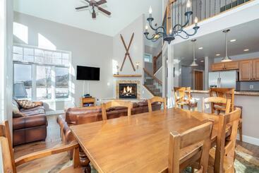 Bachman Village 14 By Avantstay Close To Town & The Slopes W/ Hot Tub! Permit#12038