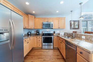 Bachman Village 14 By Avantstay Close To Town & The Slopes W/ Hot Tub! Permit#12038