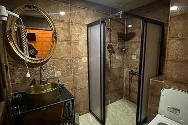 تختخواب و صبحانه şikeft Butik Otel