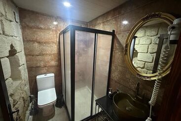 تختخواب و صبحانه şikeft Butik Otel