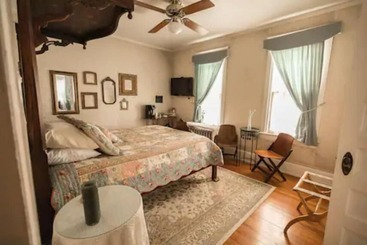 تختخواب و صبحانه The Bissing House