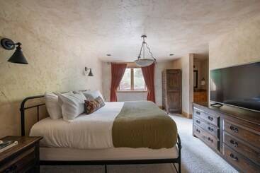 Cherry Ridge By Avantstay Incredible Mountain Mansion W/ Game Room, Hot Tub & Views!!