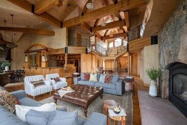 Cherry Ridge By Avantstay Incredible Mountain Mansion W/ Game Room, Hot Tub & Views!!