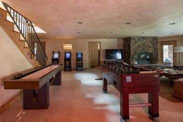 Cherry Ridge By Avantstay Incredible Mountain Mansion W/ Game Room, Hot Tub & Views!!