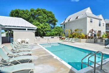 Duval Sea Turtle By Avantstay Great Location Close To Shops Shared Pool!