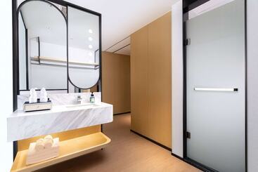 هتل Ramada By Wyndham Huzhou Wuxing