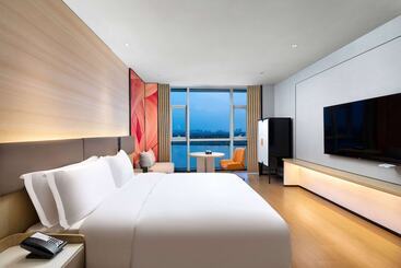 هتل Ramada By Wyndham Huzhou Wuxing