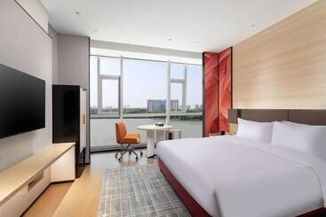 هتل Ramada By Wyndham Huzhou Wuxing