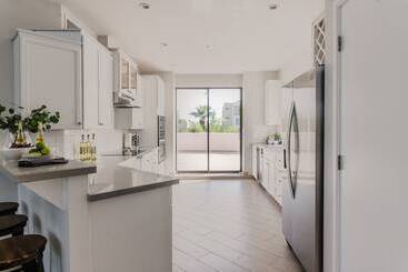 Ivory Buyout By Avantstay Two Home Buyout Near Old Town W/ Large Patio