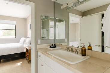 Ivory Buyout By Avantstay Two Home Buyout Near Old Town W/ Large Patio