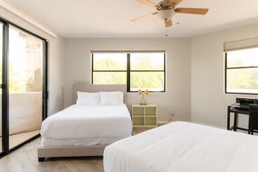 Ivory Buyout By Avantstay Two Home Buyout Near Old Town W/ Large Patio