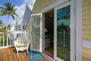 Key West Casa By Avantstay Communal Pool Bbq & Patio Near Duval Street Week Long Stays Only