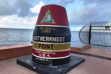 Key West Casa By Avantstay Communal Pool Bbq & Patio Near Duval Street Week Long Stays Only