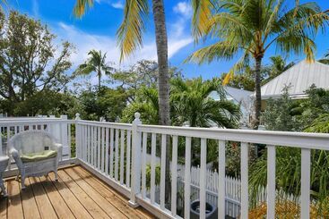 Key West Casa By Avantstay Communal Pool Bbq & Patio Near Duval Street Week Long Stays Only