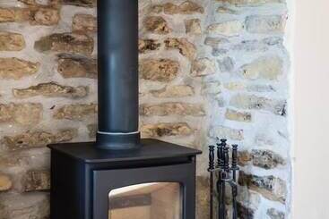 Lovely Cosy Stone Cottage In Tetbury, Cotswolds