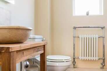 Lovely Cosy Stone Cottage In Tetbury, Cotswolds