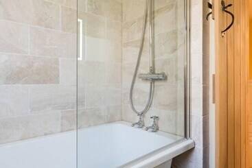 Lovely Cosy Stone Cottage In Tetbury, Cotswolds