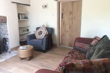 Lovely Cosy Stone Cottage In Tetbury, Cotswolds