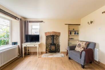 Lovely Cosy Stone Cottage In Tetbury, Cotswolds
