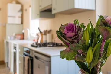 Lovely Cosy Stone Cottage In Tetbury, Cotswolds