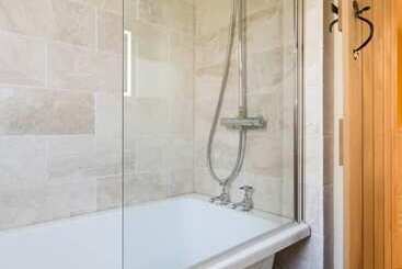 Lovely Cosy Stone Cottage In Tetbury, Cotswolds