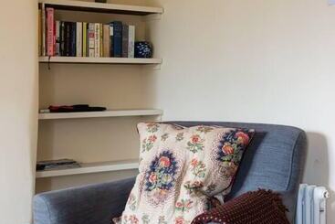 Lovely Cosy Stone Cottage In Tetbury, Cotswolds