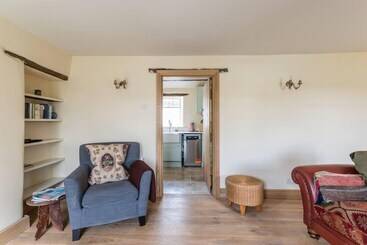 Lovely Cosy Stone Cottage In Tetbury, Cotswolds
