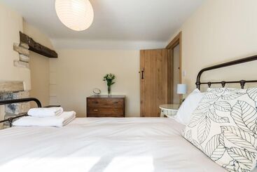 Lovely Cosy Stone Cottage In Tetbury, Cotswolds