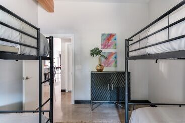 Luna By Avantstay Industrial Artist S Loft In Old Town W/ Billiards
