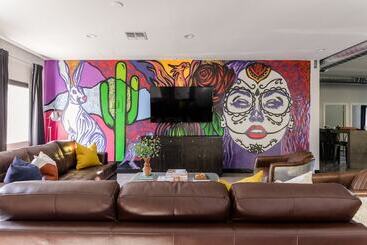 Luna By Avantstay Industrial Artist S Loft In Old Town W/ Billiards