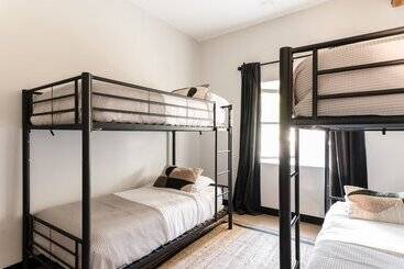 Luna By Avantstay Industrial Artist S Loft In Old Town W/ Billiards