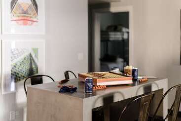 Luna By Avantstay Industrial Artist S Loft In Old Town W/ Billiards