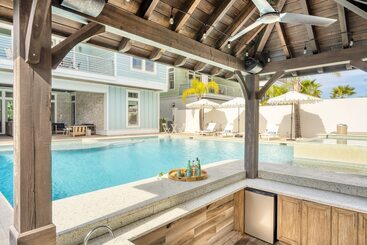 Monarch By Avantstay Stunning Estate 1 Block To Beach, Swim Up Bar, Hot Tub, & Rooftop Views