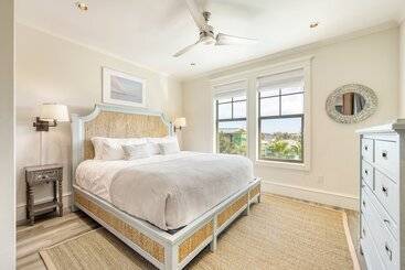 Monarch By Avantstay Stunning Estate 1 Block To Beach, Swim Up Bar, Hot Tub, & Rooftop Views