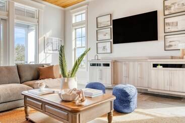 Monarch By Avantstay Stunning Estate 1 Block To Beach, Swim Up Bar, Hot Tub, & Rooftop Views