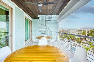 Monarch By Avantstay Stunning Estate 1 Block To Beach, Swim Up Bar, Hot Tub, & Rooftop Views