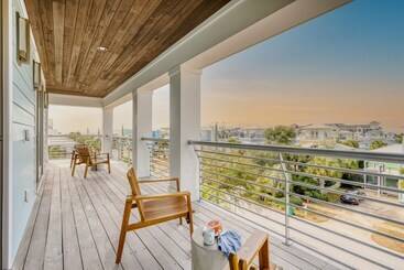 Monarch By Avantstay Stunning Estate 1 Block To Beach, Swim Up Bar, Hot Tub, & Rooftop Views