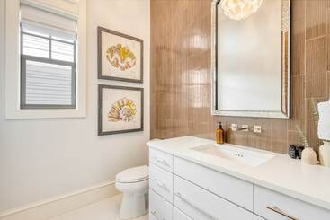 Monarch By Avantstay Stunning Estate 1 Block To Beach, Swim Up Bar, Hot Tub, & Rooftop Views