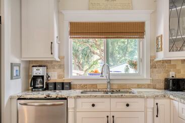 Palmetto By Avantstay Gorgeous Character Home W/ Pool, Sun Room & Pool Table!