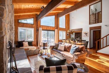 Polaris By Avantstay Woodsy Tahoe Cabin With Spacious Deck Close To Lake