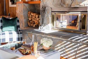 Polaris By Avantstay Woodsy Tahoe Cabin With Spacious Deck Close To Lake
